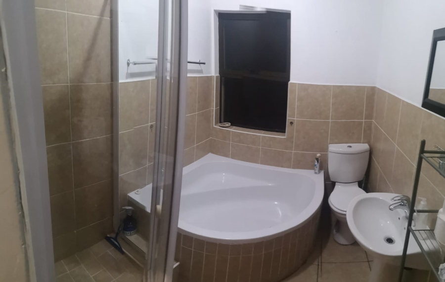 To Let 2 Bedroom Property for Rent in Wavecrest Eastern Cape